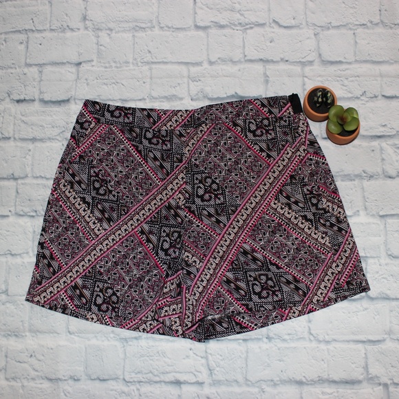 white house black market Pants - WHBM 4 inch Soft Short